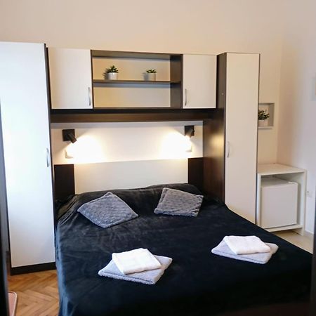 Rooms Helena Krk Town Exteriör bild