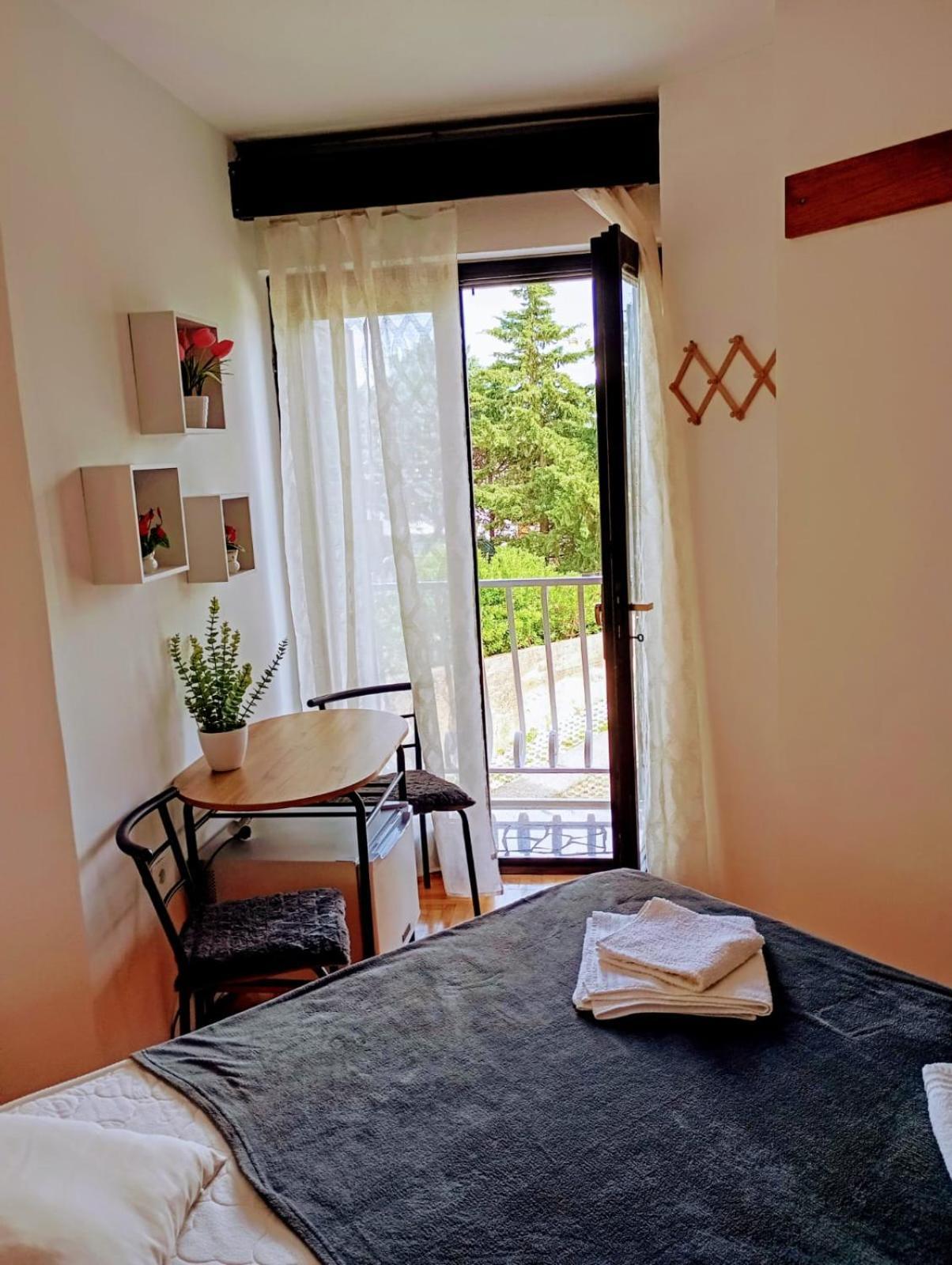 Rooms Helena Krk Town Exteriör bild