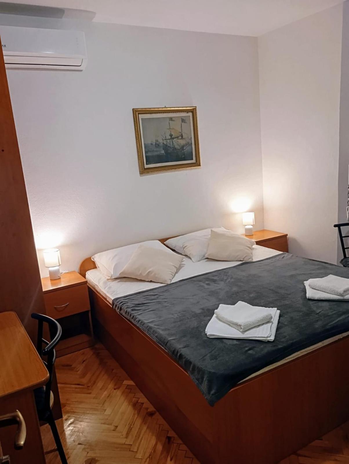 Rooms Helena Krk Town Exteriör bild