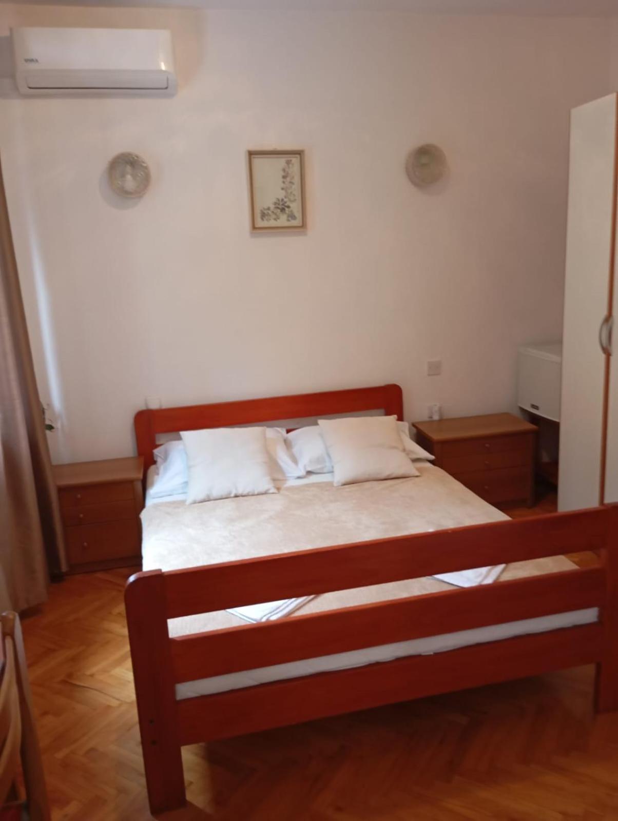 Rooms Helena Krk Town Exteriör bild