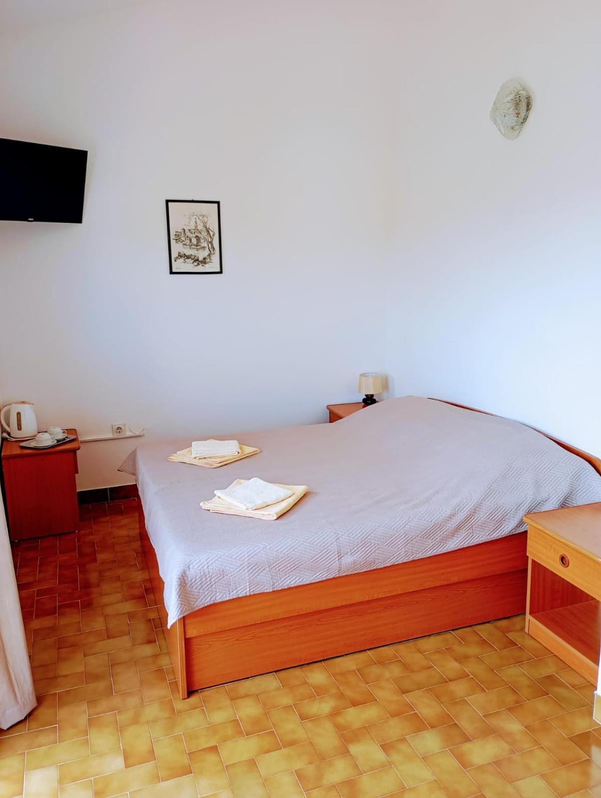 Rooms Helena Krk Town Exteriör bild
