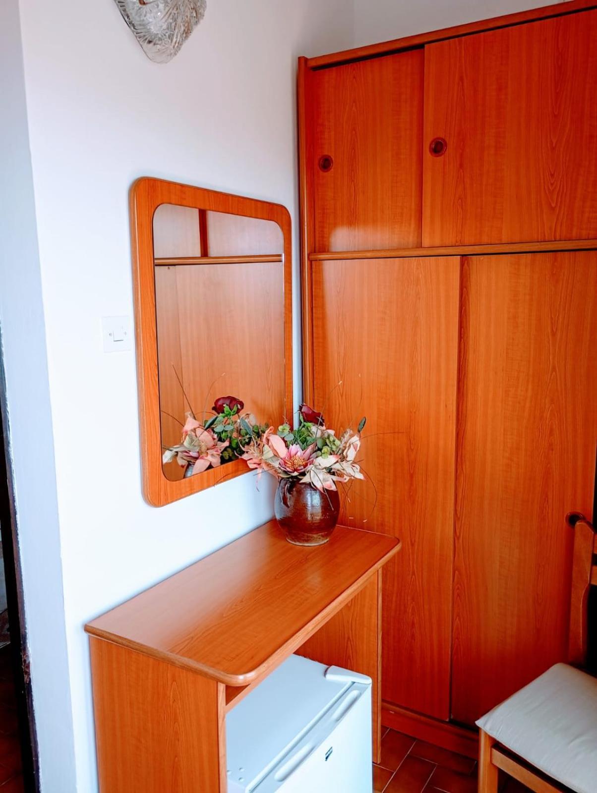 Rooms Helena Krk Town Exteriör bild
