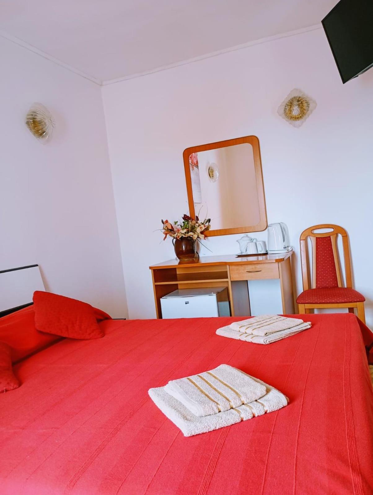 Rooms Helena Krk Town Exteriör bild