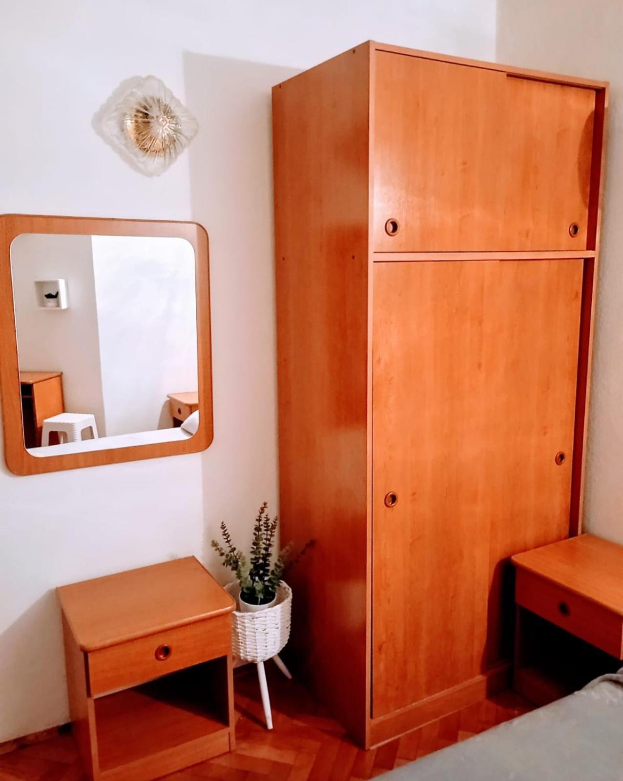 Rooms Helena Krk Town Exteriör bild