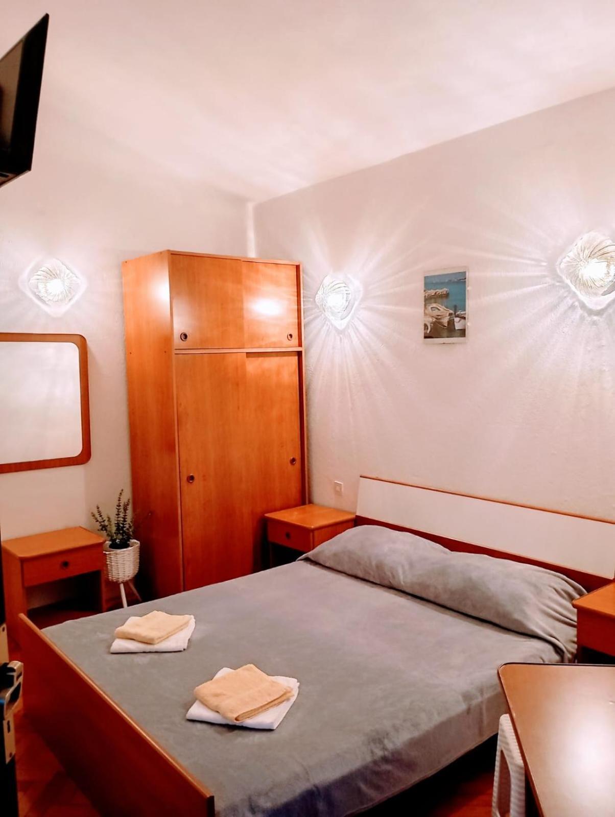 Rooms Helena Krk Town Exteriör bild